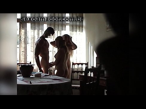 ❤️ Bidh caraidean gnè a 'toirt cuireadh dha fear mòr agus triùir còmhla ris Porno fb  aig gd.sayhentai.ru ❌️